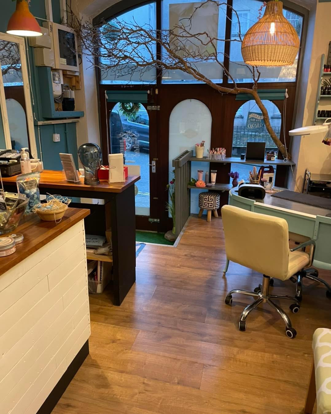 HP Auction 30 minute back Swedish neck & shoulder massage plus a Million Dollar 45 minute mini Facial