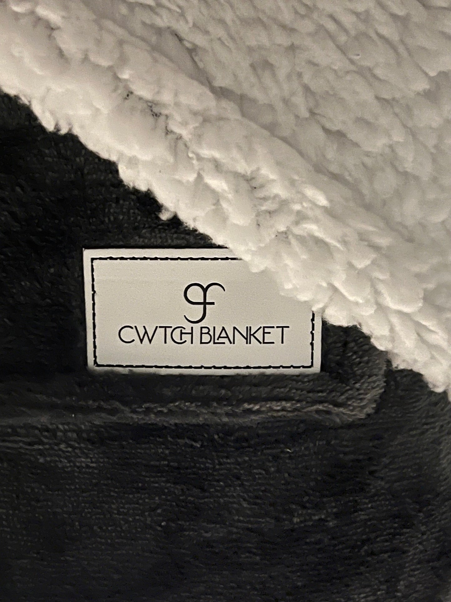 CwtchBlanket Giant 200cm x 170cm Extra Thick Sherpa Fleece TV / Reading Blanket